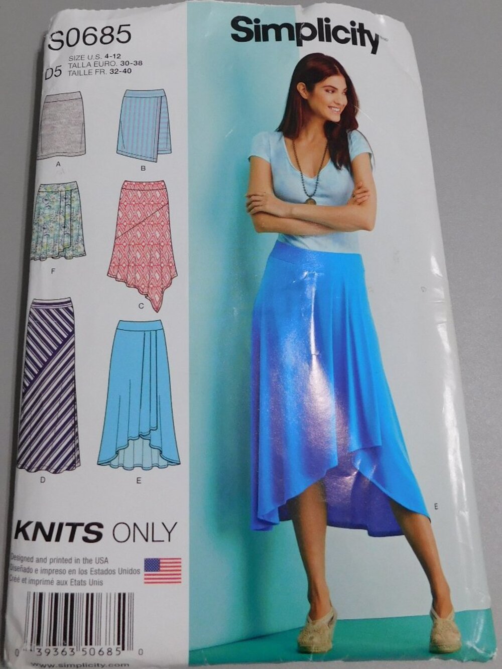 Simplicity Sewing Pattern S0685, uncut and complete
